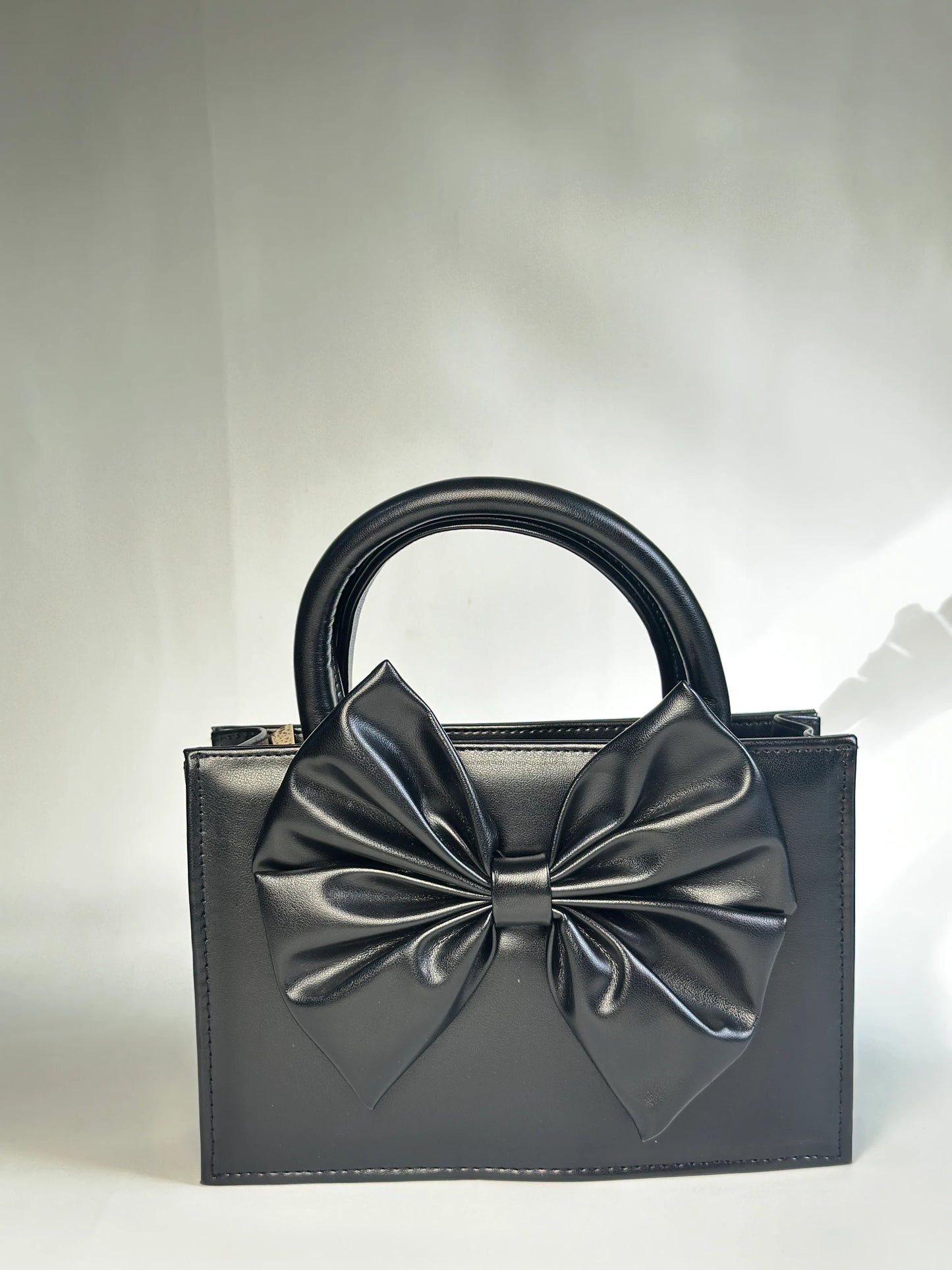GLOSS BOW HANDBAG - BLACK