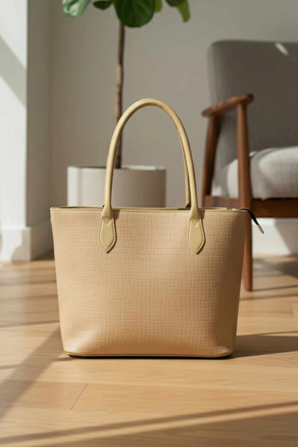 SWIFT ZIP LEATHER TOTE - BEIGE