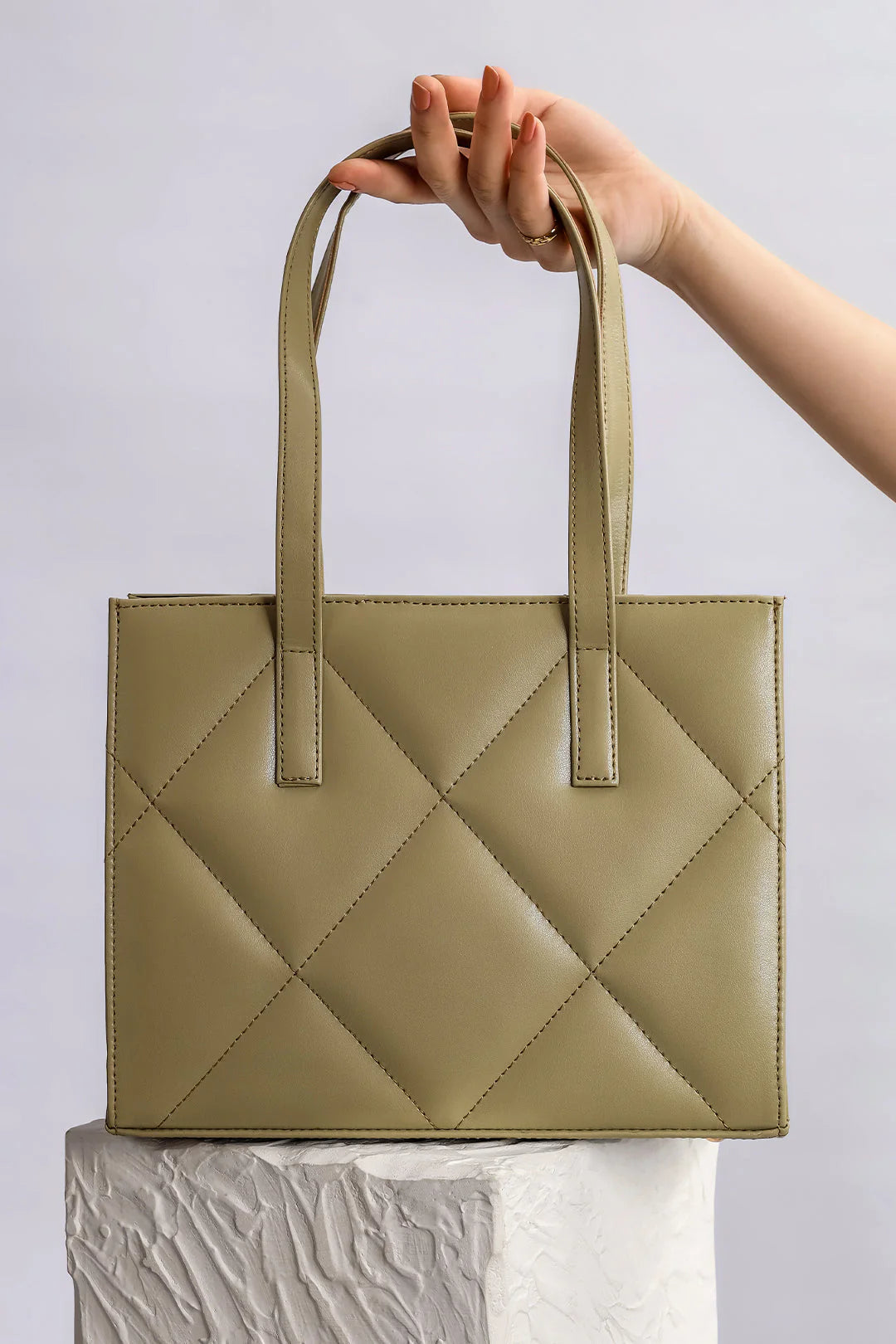 VELORA QUILT TOTE - OLIVE GREEN