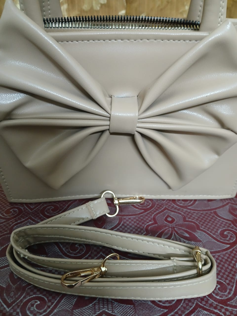 GLOSS BOW HANDBAG - BEIGE