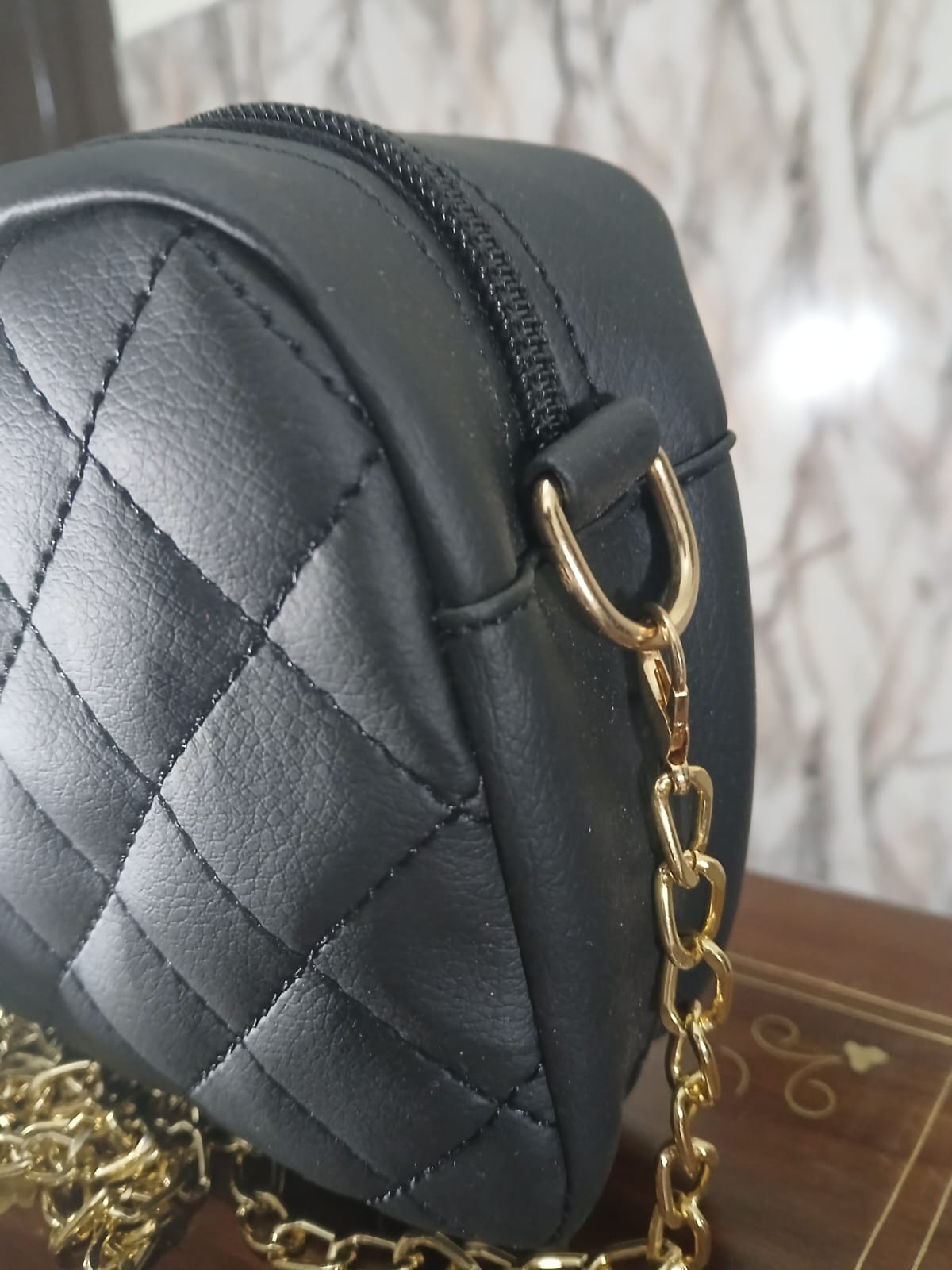 URBAN CHIC CROSSBODY - BLACK