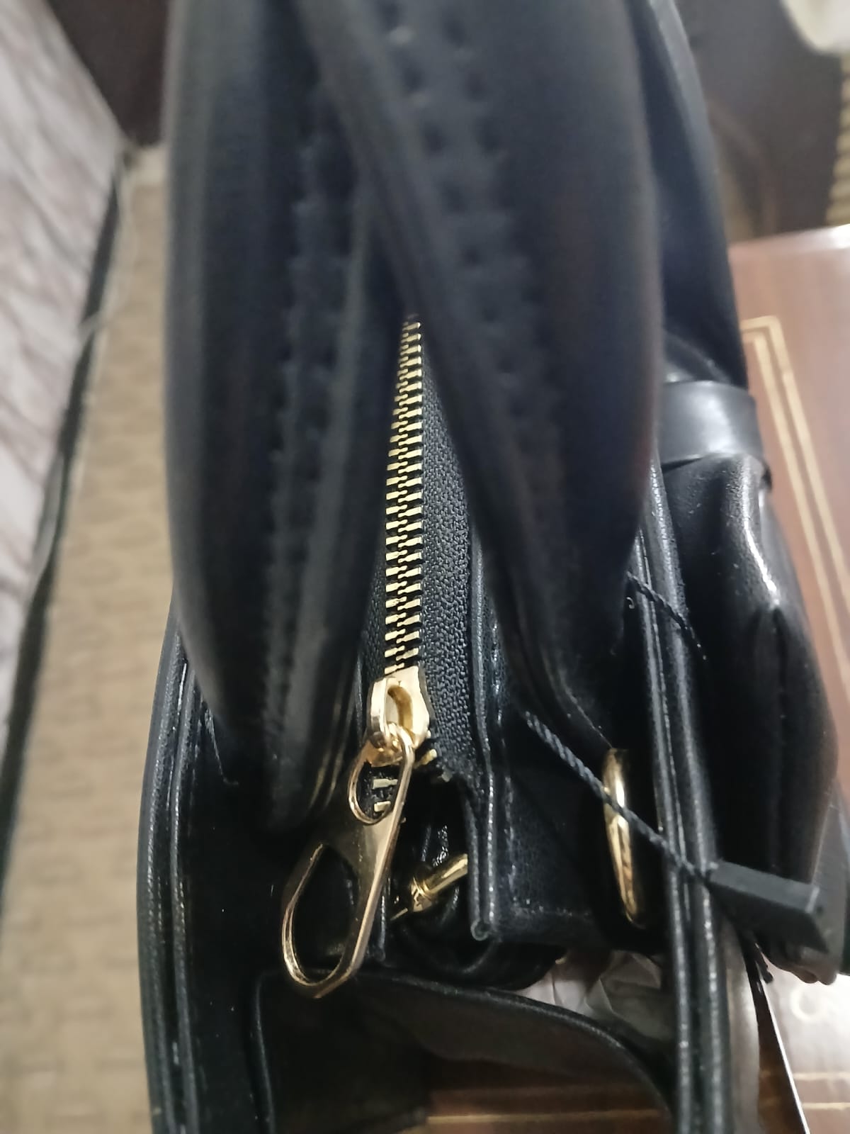 GLOSS BOW HANDBAG - BLACK