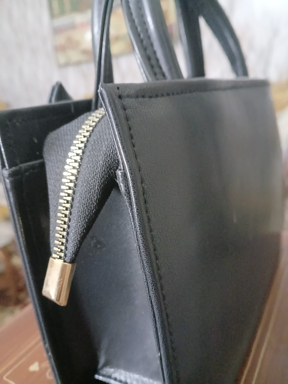 GLOSS BOW HANDBAG - BLACK