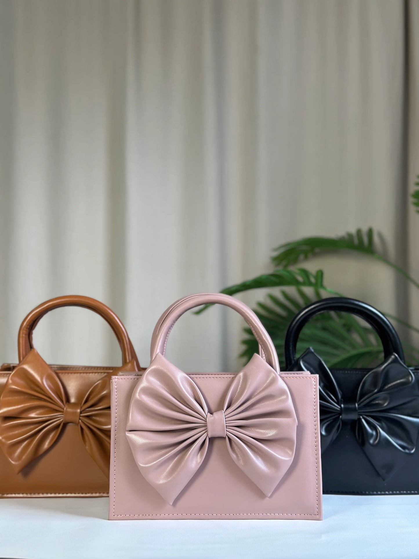 GLOSS BOW HANDBAG - BROWN