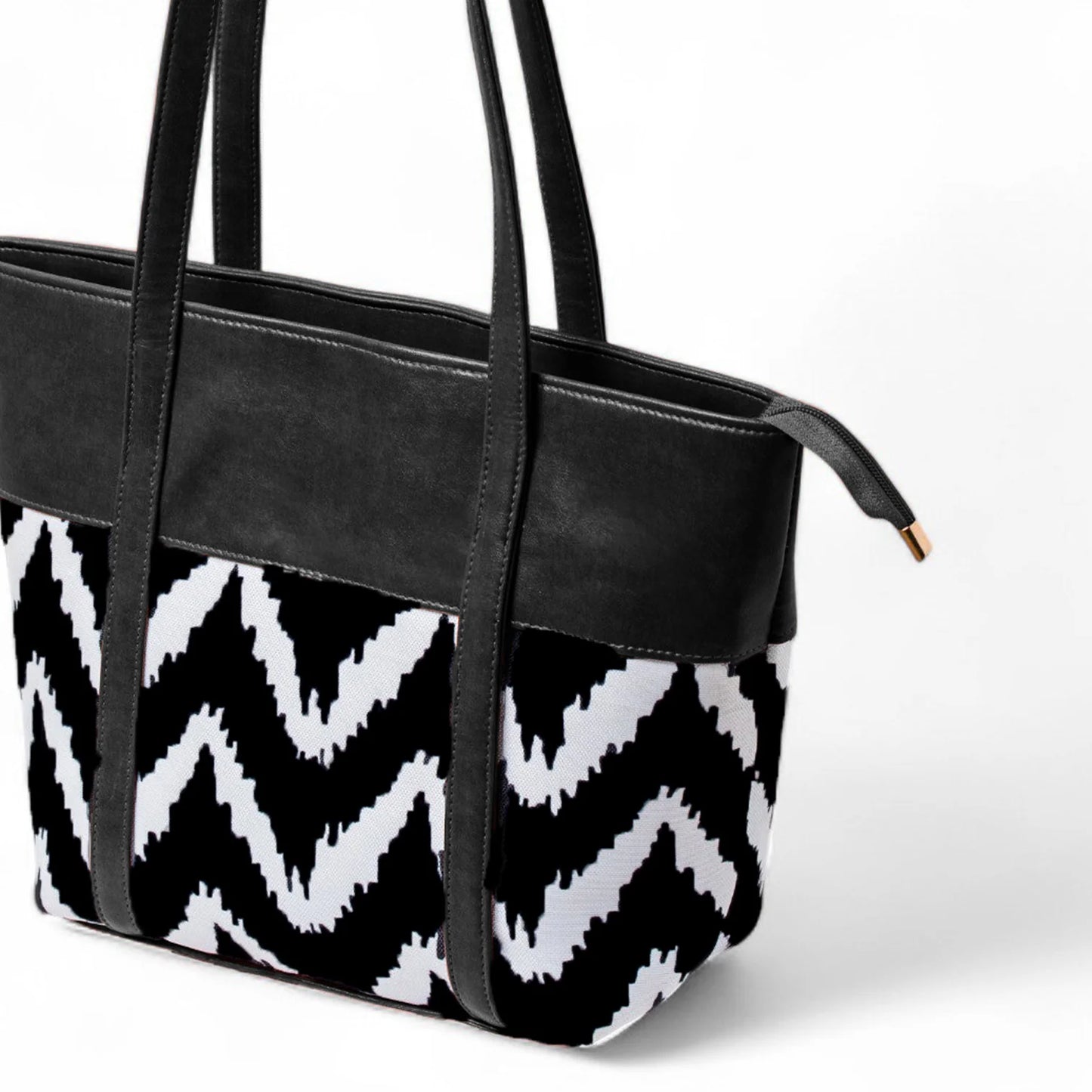 ZIG ZAG LEATHER TOTE - BLACK